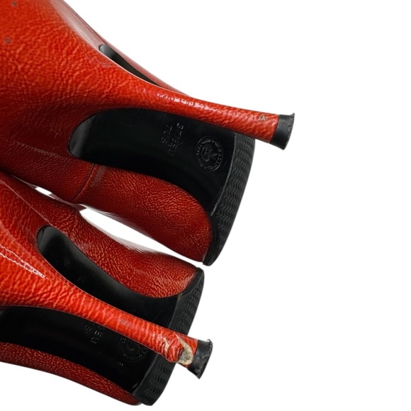 Bally Red Round Toe Pumps Heels - Picture 7 of 10